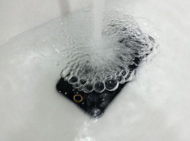 iPhone6_Waterproof_AndroDollar (4)